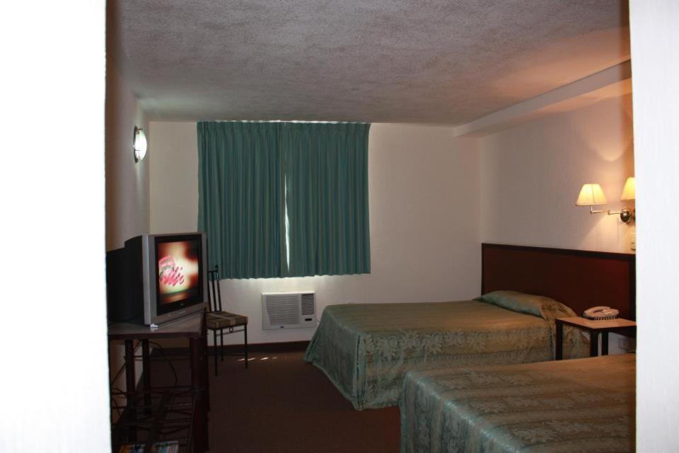 Hotel Bewow Queretaro Room photo